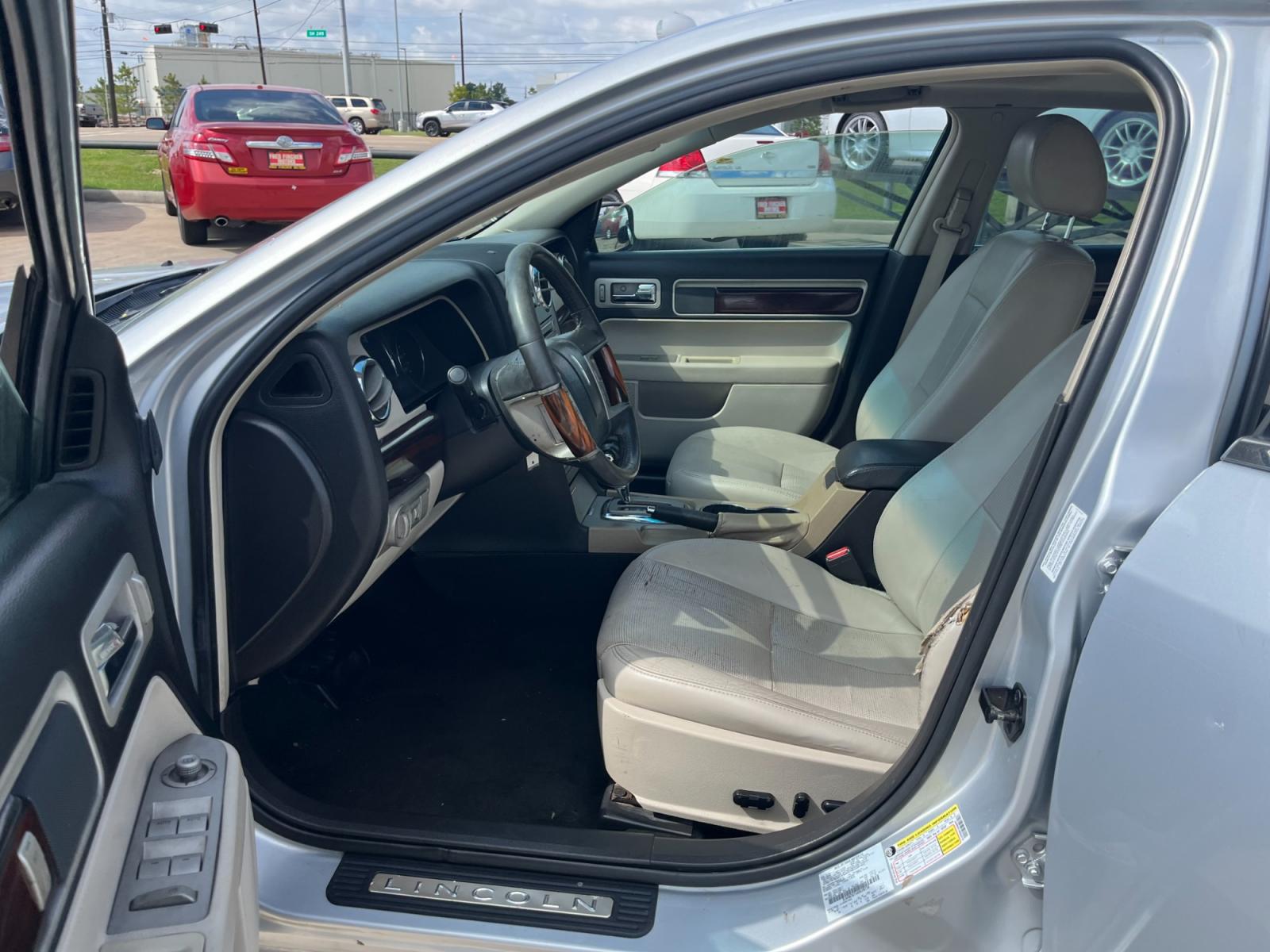2006 SILVER /gray Lincoln Zephyr Base (3LNHM26146R) with an 3.0L V6 DOHC 24V engine, 6-Speed Automatic Overdrive transmission, located at 14700 Tomball Parkway 249, Houston, TX, 77086, (281) 444-2200, 29.928619, -95.504074 - Photo #8